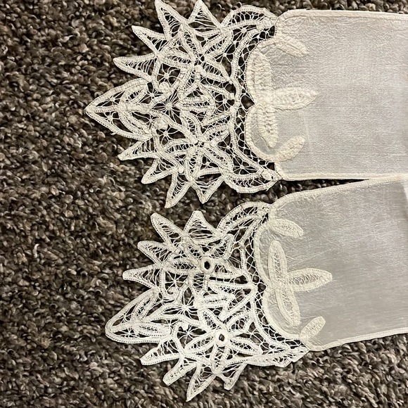 Vintage silk and lace table runner - Picture 3 of 5